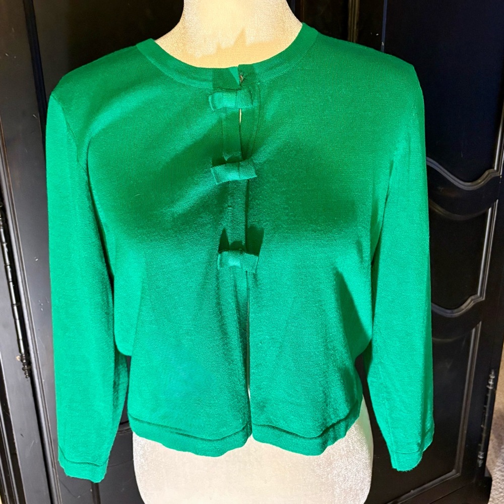 Cable & Gauge Vibrant Kelly Green Button Sweater